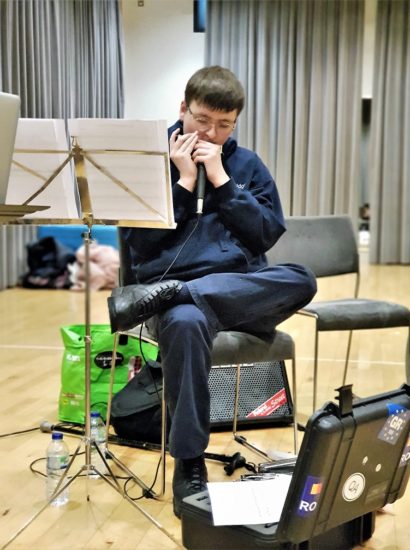 Picture of harmonica player Oliver