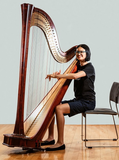 NOYO harpist Holli