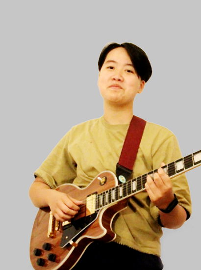 NOYO guitarist