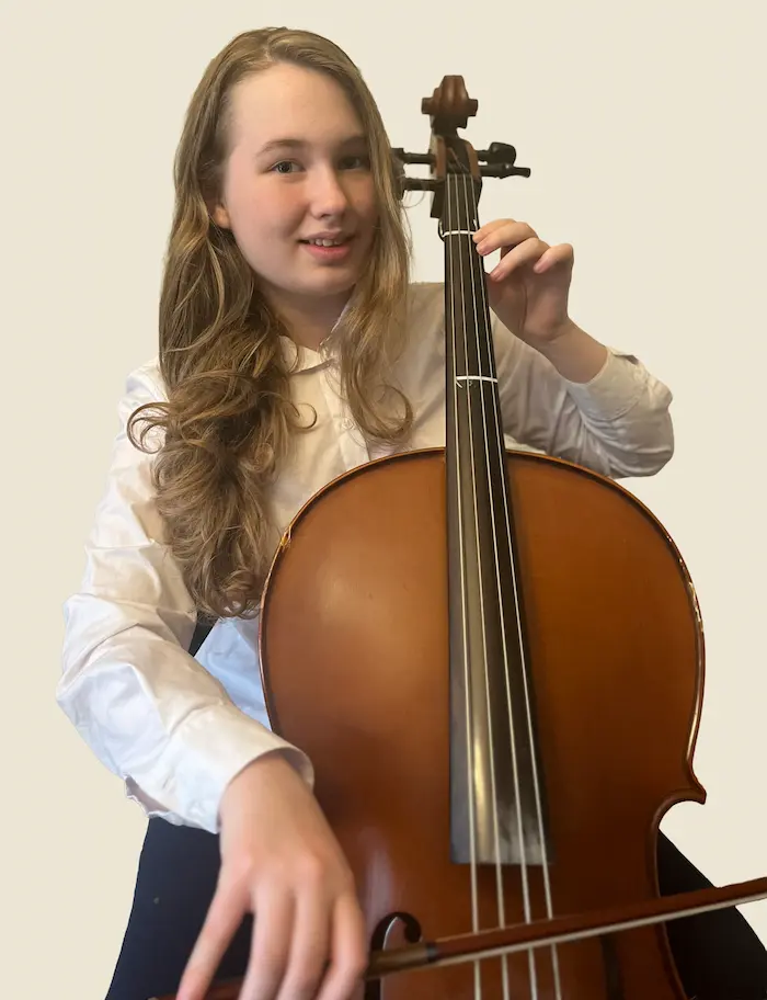 NOYO cellist, Enfys-Haf.
